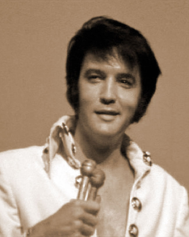 Elvis on stage in Las Vegas (August 12, 1970, Dinner Show)